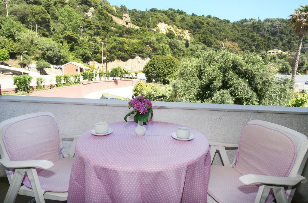 Glyfada Gorgona Apartments ภายนอก รูปภาพ