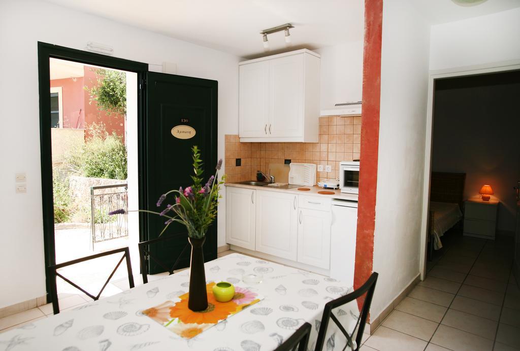 Glyfada Gorgona Apartments ภายนอก รูปภาพ