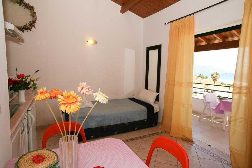 Glyfada Gorgona Apartments ภายนอก รูปภาพ