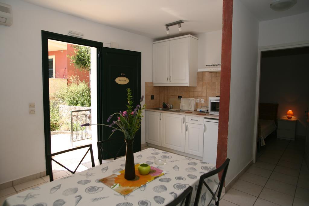 Glyfada Gorgona Apartments ภายนอก รูปภาพ