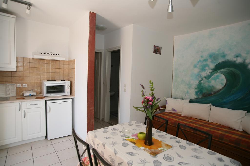 Glyfada Gorgona Apartments ภายนอก รูปภาพ