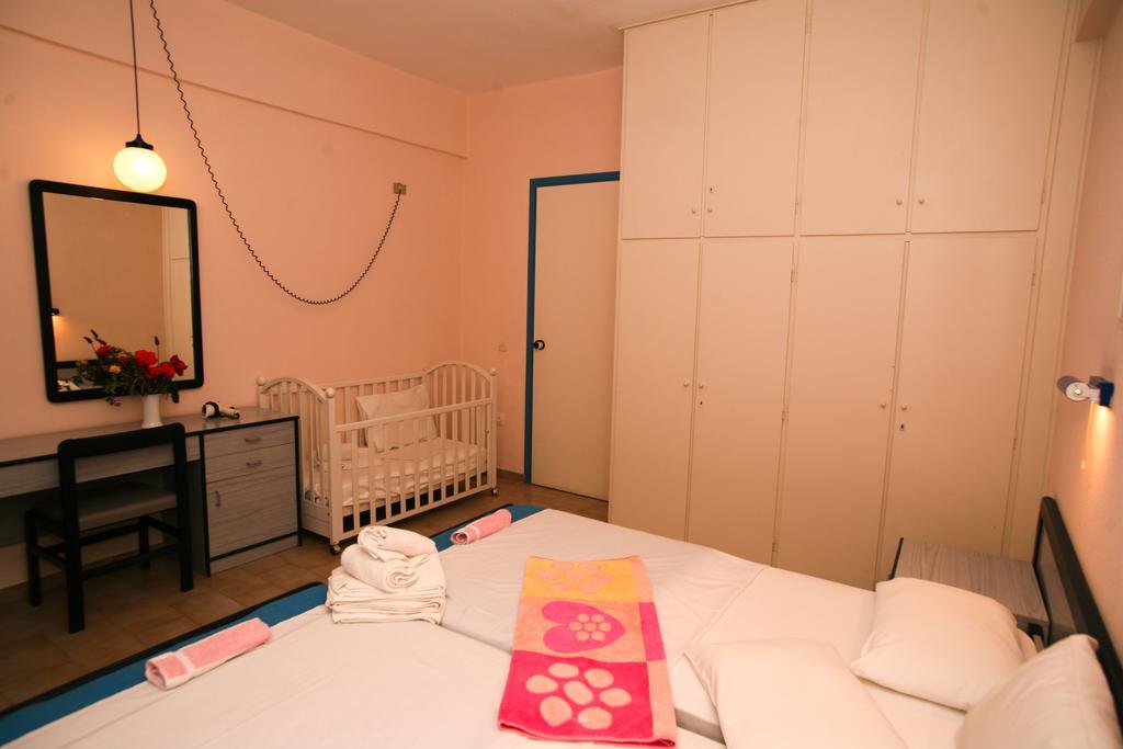 Glyfada Gorgona Apartments ภายนอก รูปภาพ