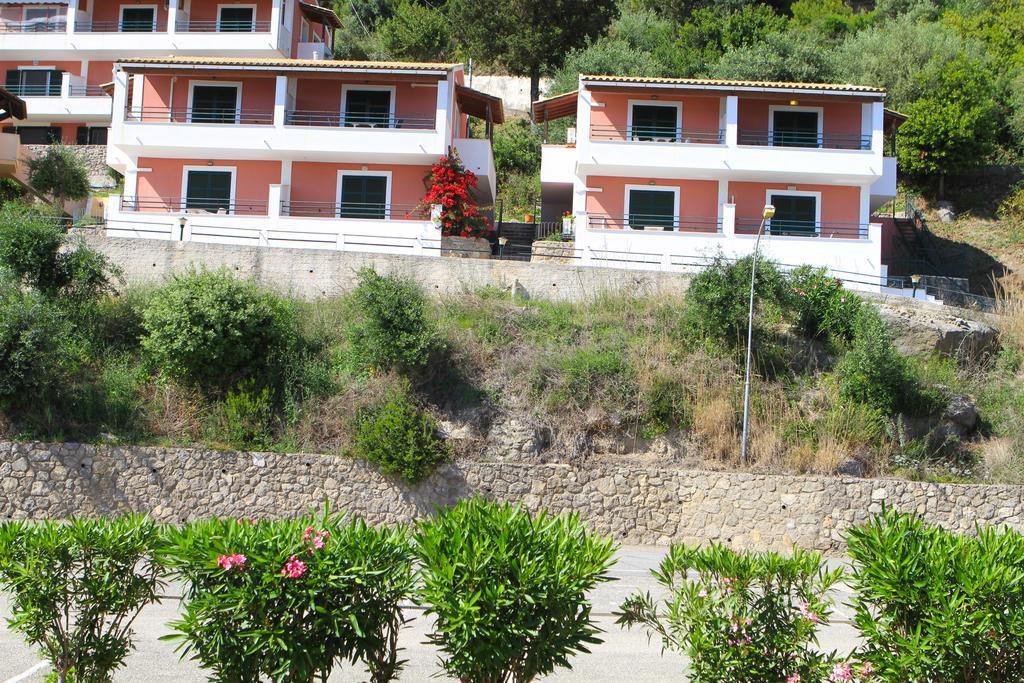 Glyfada Gorgona Apartments ภายนอก รูปภาพ