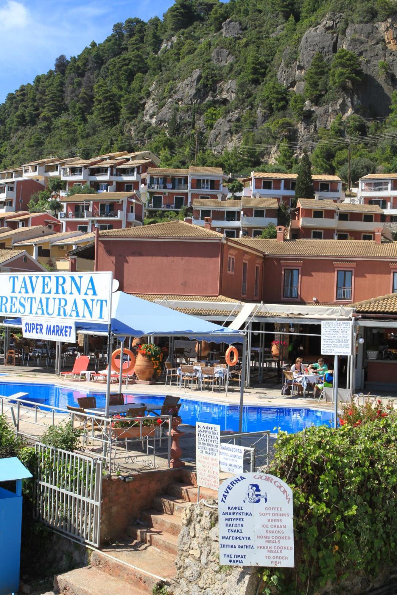 Glyfada Gorgona Apartments ภายนอก รูปภาพ