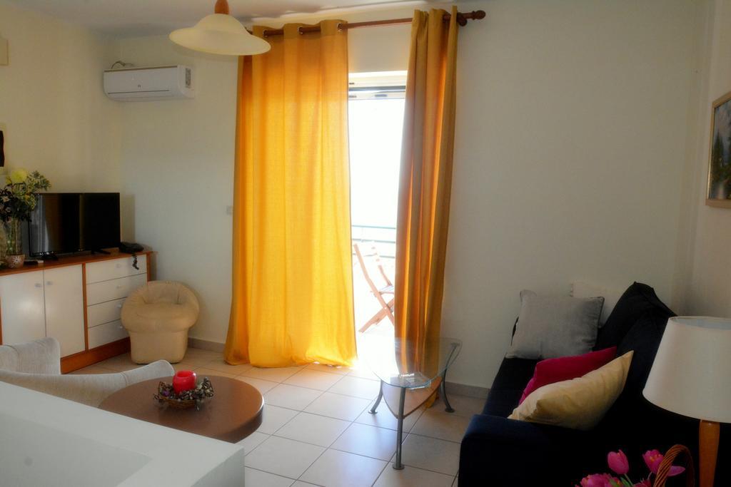 Glyfada Gorgona Apartments ภายนอก รูปภาพ